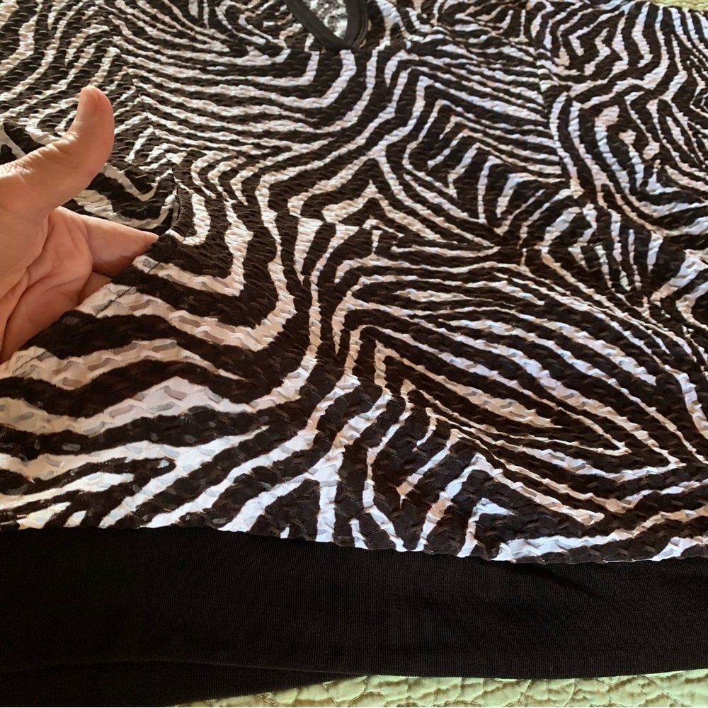 Chico’s Hoodie Brown & White Animal Print with Pockets Size 16 - Picture 6 of 16